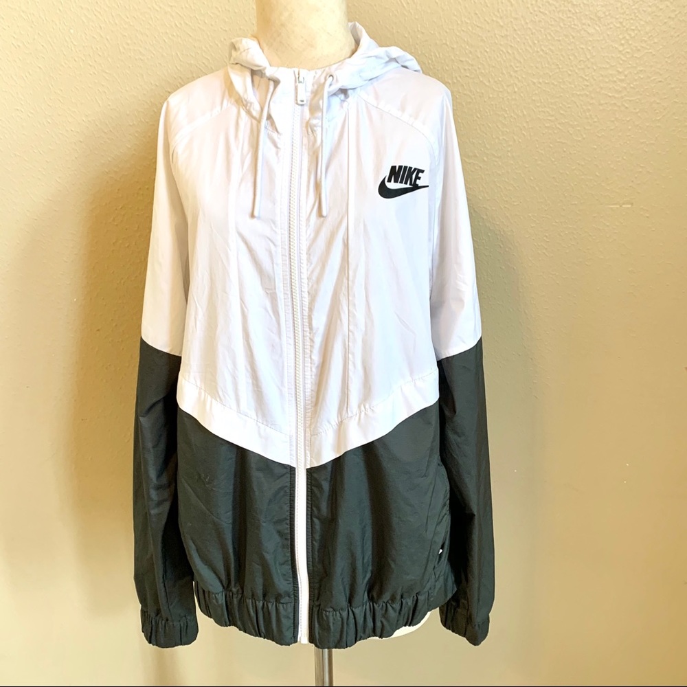 SOLD Nike windbreaker Size XL